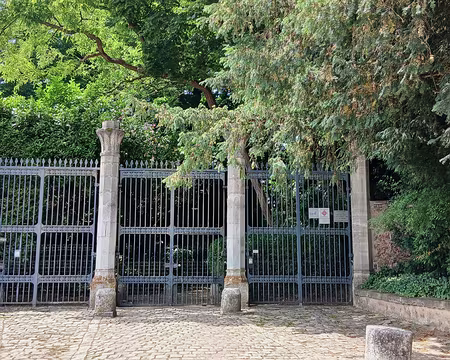 034 L’entrée du château de Vauboyen (début XIXème siècle) sur la commune de Bièvres