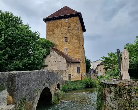 019 La Tour Gloriette à Arbois. Construite dans la seconde moitié du XIIIe siècle, son nom est mentionné dès 1375
