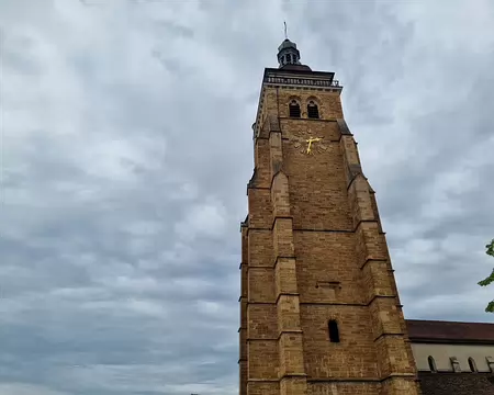 021 L'église Saint – Just d'Arbois est une église du XIIe siècle, de style roman et gothique