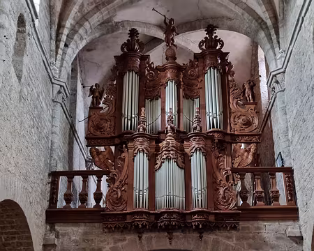 024 L'orgue est dû au facteur Carouge et date de 1728