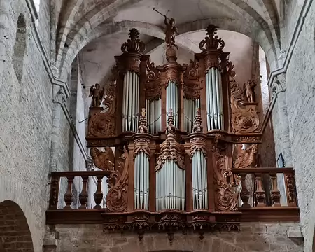 024 L'orgue est dû au facteur Carouge et date de 1728