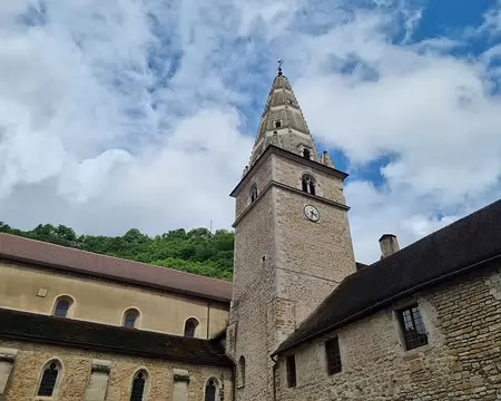 047 L'abbaye impériale est un site incontournable à Baume-les-Messieurs labellisé « Plus Beaux Villages de France »