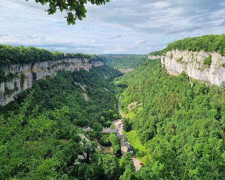 051 Vue depuis le belvédère des Roches de Baume