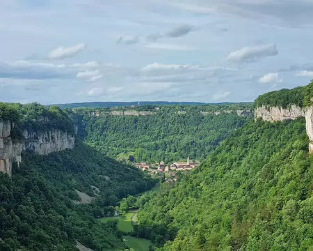 052 Le village de Baume-les-Messieurs depuis le belvédère