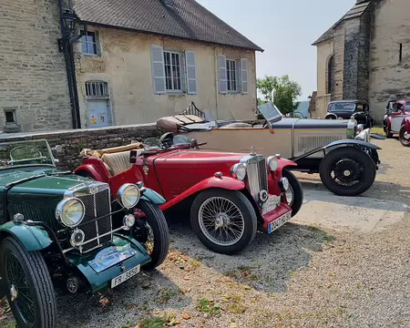 070 Nous retrouvons le rallye à Château-Chalon