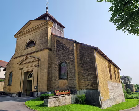 085 Classée monument historique, la collégiale Saint-Antoine fut construite au XVe siècle sur l'initiative de Jean de Chalon – Arlay (premier prince d'Orange)