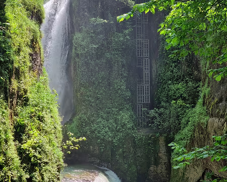 119 Le site des gorges de la Langouette est un lieu réputé pour la pratique du canyoning. Impossible ce jour là (11-06-2025)