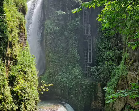119 Le site des gorges de la Langouette est un lieu réputé pour la pratique du canyoning. Impossible ce jour là (11-06-2025)