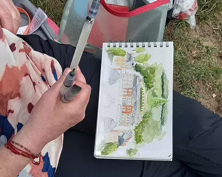 20250608_142005-01 Pause dessin au château de Dampierre. Isabelle