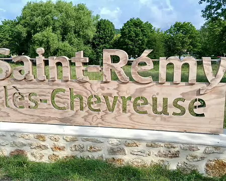 001 Départ de Saint-Rémy-lès-Chevreuse pour une boucle de 19 km dans le Parc Naturel de la Haute Vallée de Chevreuse.