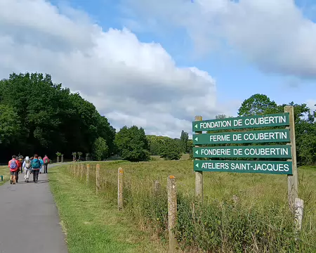 002 Direction Chevreuse par la piste cyclable (diverticule du GR 11)