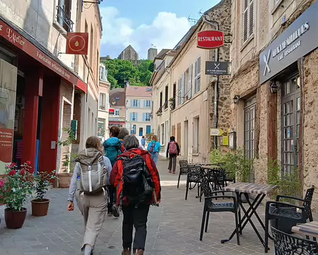 008 Montée vers le château de la Madeleine par la rue Lalande à Chevreuse