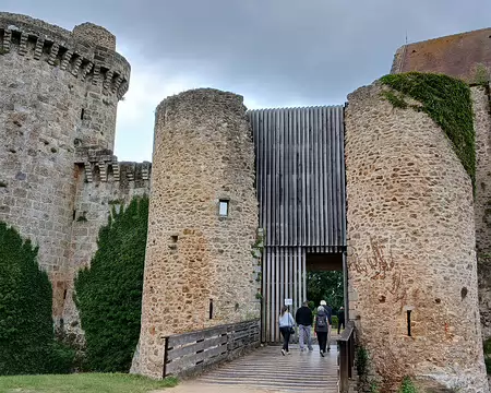010 L’entrée du château