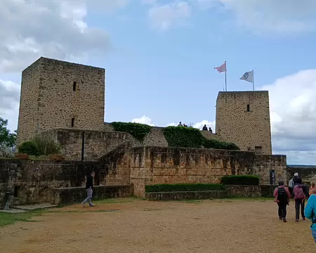 013 Les deux tours carrées de l’enceinte médiévale
