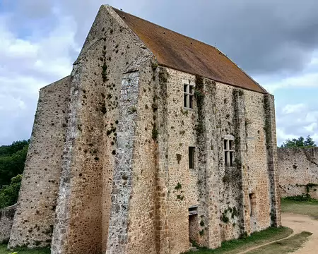 018 Le donjon médiéval à contreforts plats
