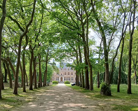 045 Le château de Méridon est une propriété privée. De style éclectique, il a été construit à la fin du XIXème siècle à l’emplacement d’un château médiéval (commune...