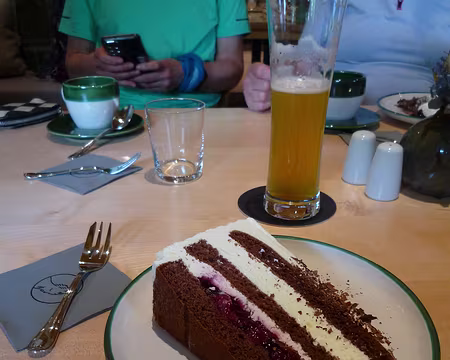 P1360187 Et bien sûr, une part de Forêt Noire avant de rentrer !