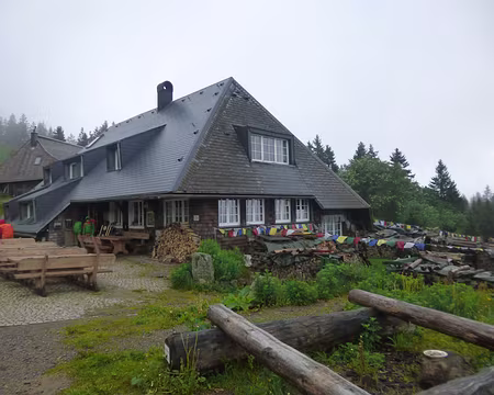 P1210352 Baldenweger-Hütte (alt. 1321 m)