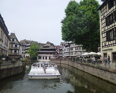 P1210390 ...et sa promenade fluviale...