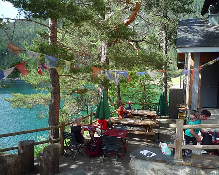 P1360280 Cool la terrasse du refuge d'Orédon