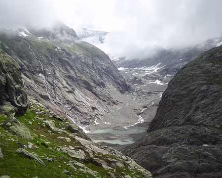 P1040066 nouveau petit lac au pied du glacier de Miage