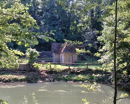 005 Cabanon au bord de l’eau