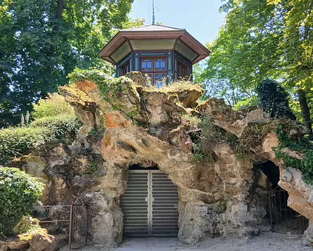 036 Sous le kiosque, une glacière profonde de sept mètres