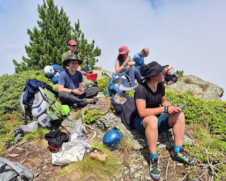 20250704_130010 pause déjeuner dans la montée vers le Grand Colon
