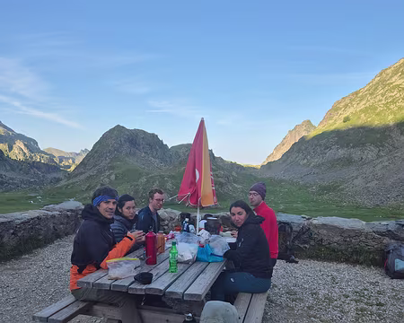 20250705_075829 petit-déjeuner sur la terrasse du refuge de la Pra