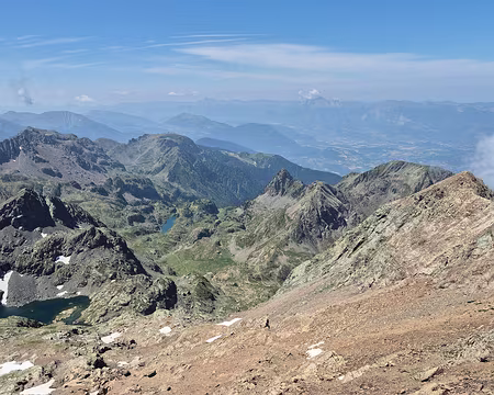 20250705_123002 vue du sommet de la Grande Lance de Domène (2790m), en bas le refuge de la Pra