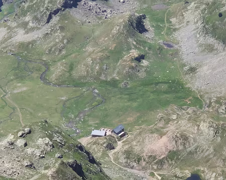 20250705_123008 le refuge de la Pra vu du sommet de la Grande Lance de Domène (2790m)