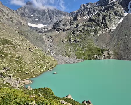 20250705_170320 le Lac Blanc et le glacier de Freydane, devant les pics de Belledonne