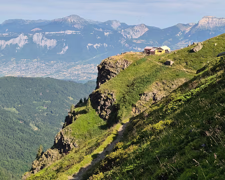 20250706_093013 le refuge Jean Collet et le massif de la Chartreuse