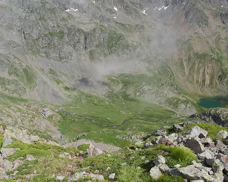 P1180941 Vue sur la plaine sous le refuge de la Pra, depuis le Galeteau.