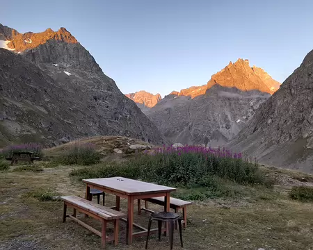 20250729_063119 29 juillet. Lever de soleil au refuge de l'Alpe du Villar-d'Arêne