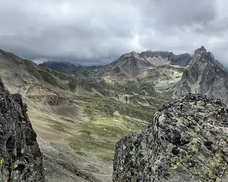 20250726_125447-01 Depuis le col vers le nord-ouest : le Queyrellin et la Cassille, un 3000 dans les nuages.
