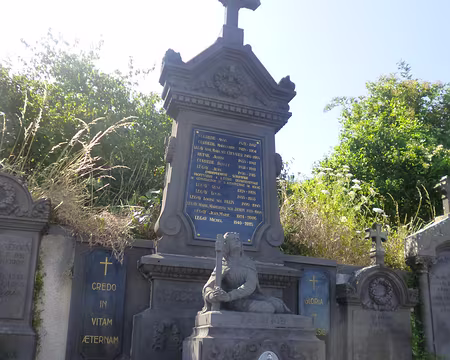 P1210415 Tombe de Jean Legay (1856-1915), exploitant de la pierre de Volvic, sculpteur et découvreur de l'eau de Volvic - Statue de la Pleureuse