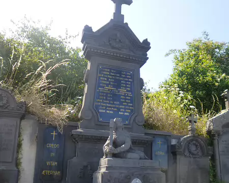 P1210415 Tombe de Jean Legay (1856-1915), exploitant de la pierre de Volvic, sculpteur et découvreur de l'eau de Volvic - Statue de la Pleureuse