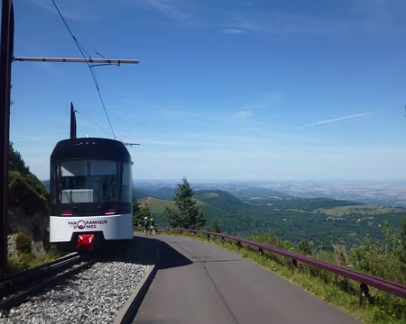 P1210437 Ce train à crémaillère relie le sommet en 15 mn depuis 2012