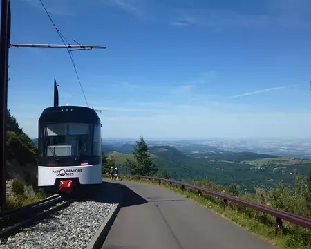 P1210437 Ce train à crémaillère relie le sommet en 15 mn depuis 2012