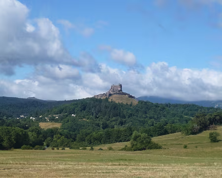 P1210492 Le château de Murol sur son promontoire basaltique