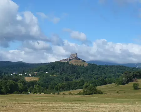 P1210492 Le château de Murol sur son promontoire basaltique