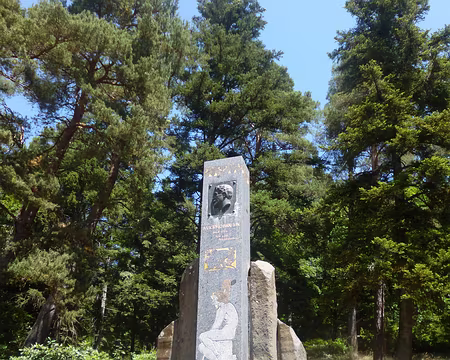 P1210502 Monument à Victor Charreton (1864-1936), peintre, fondateur de l'Ecole de Murol