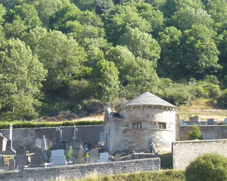 P1210517 Le cimetière de Chambon-sur-Lac et sa chapelle romane (Xè s.)
