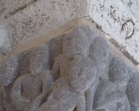 P1210518 Chapiteau représentant la circoncision d'Abraham