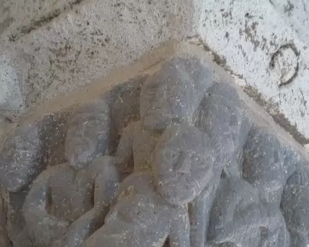 P1210518 Chapiteau représentant la circoncision d'Abraham