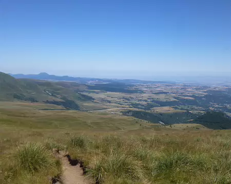 P1210527 Au loin, le Puy de Dôme