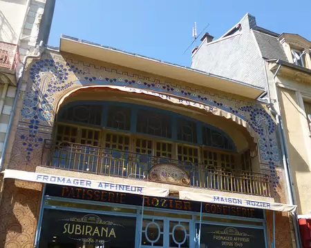 P1210541 ...La Maison Rozier à la façade Art Déco, ancienne pâtisserie, construite en 1920...
