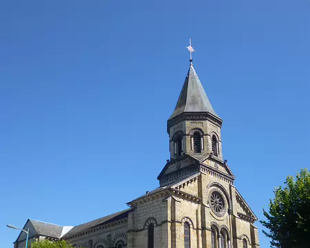 P1210542 ...son église néo-romane construite en 1880