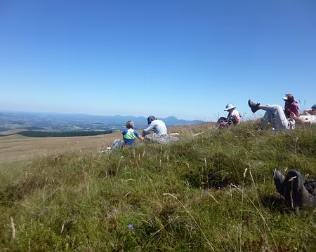 P1210560 Pique-nique à la Banne d'Ordanche avec la Chaîne des Puys au loin